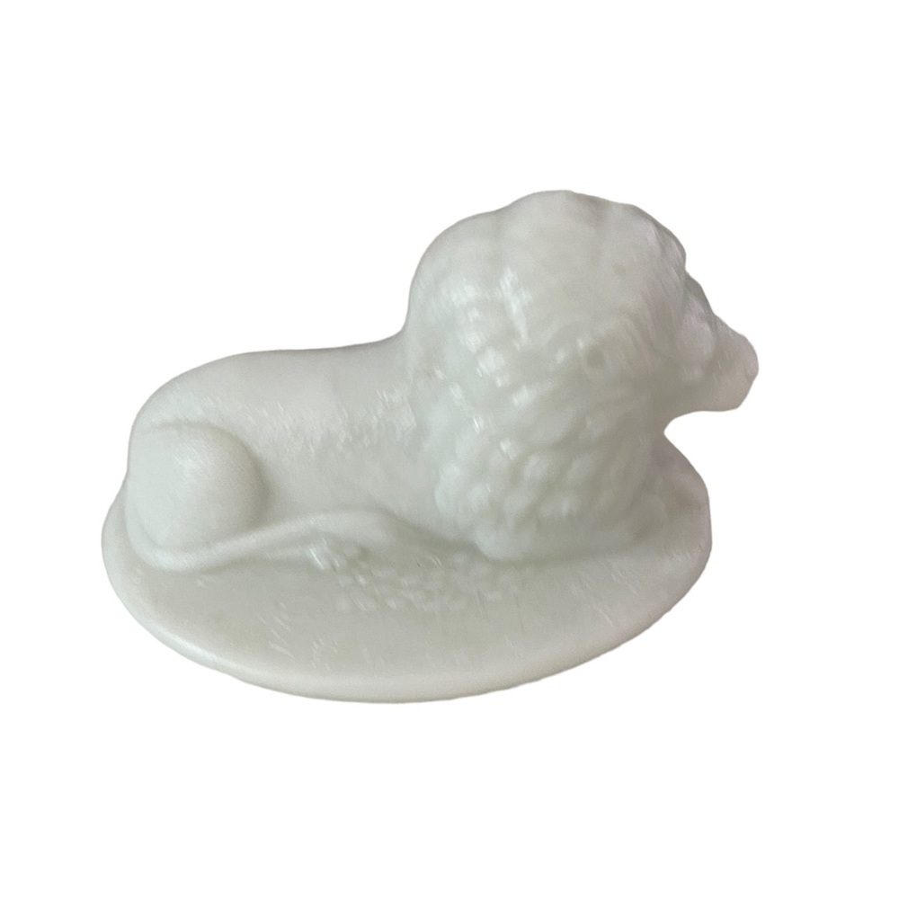 Milk Glass lion top only white no manufacturer markings - Picture 2 of 5